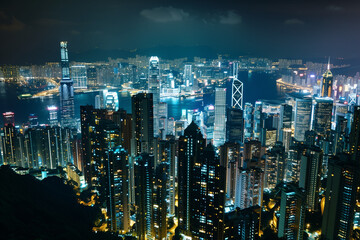 Obraz premium City Skyline at Night: Aerial View of Illuminated Skyscrapers