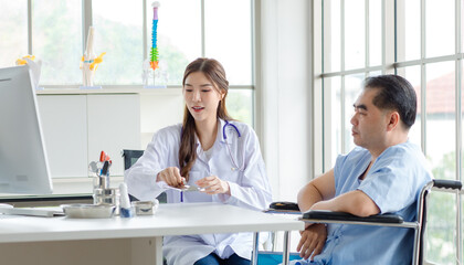 Obraz premium Asian woman doctor professional preparing for shot injection of medicinal drug in arm of elderly man patient in hospital or clinic. Healthcare and medical service vaccine injection concept.