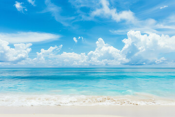 Obraz premium Sunny Beach with Blue Sky and Ocean View