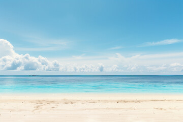 Obraz premium Sunlit Beach with Blue Sky and Ocean View