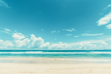 Obraz premium Sunlit Beach with Blue Sky and Ocean View