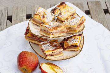 apfelkuchen apfelblechkuchen apfel kuchen schön präsentiert 