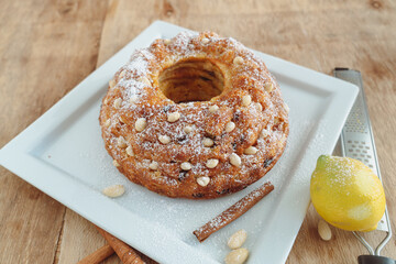 Gugelhupf form Kuchen in der Herstellung 