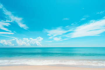 Obraz premium Sunny Beach with Blue Sky and Ocean View