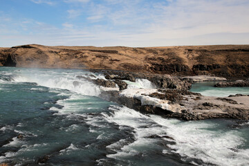 Landschaftsbild auf Island, Wasserfall am Urridafoss