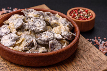 Boiled chicken hearts cut into slices with onions and cream sauce