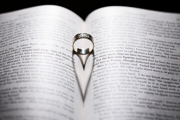 Fototapeta premium Wedding ring and heart shape