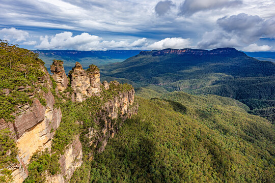 The &ldquo;Three Sisters&rdquo; rock formation near Katoomba, Blue Mountains National Park, NSW, Australia