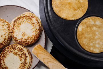 Start mornings right with perfectly golden pancakes made effortlessly using special non-stick skillet. Breakfast has never been so delightful!