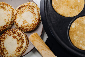 Start mornings right with perfectly golden pancakes made effortlessly using special non-stick skillet. Breakfast has never been so delightful!