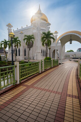 Fototapeta premium Beautiful landscape of Omar Ali Saifuddien Mosque in Bandar Seri Begawan, Brunei.