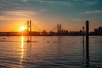 Obraz premium Yangtze River at sunrise in Wuhan, China