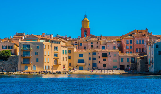 La mythique plage de la ponche &agrave; Saint-Tropez au Printemps vu de la mer.
