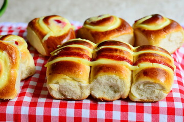 Pão doce é um tipo de pão muito comum no Brasil e em Portugal. A receita varia conforme a região de origem