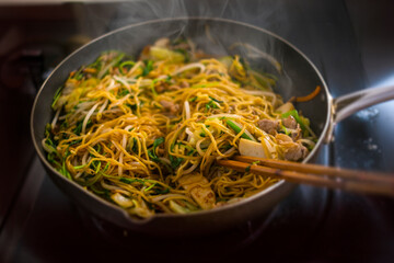 ソース焼きそばを作る