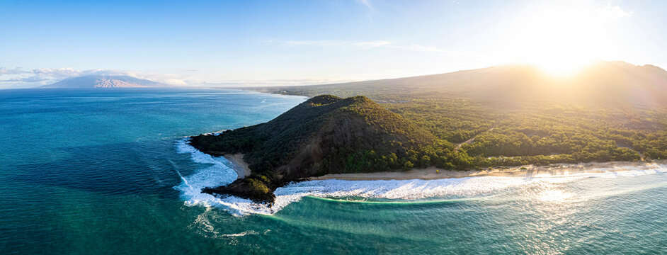 Aerial view of Maui with Makena Beach and mountains, Papaanui Ahupua`a, Hawaii, United States.