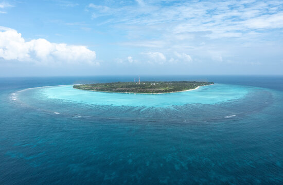 Aerial view of turquoise water and sandy shore, Thoddoo, Maldives.
