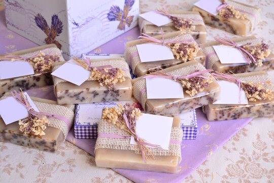 Wedding favours natural lavender soaps with jute and flowers decoration, purple color party, small gifts for guests, country style celebration, favor table with souvenirs