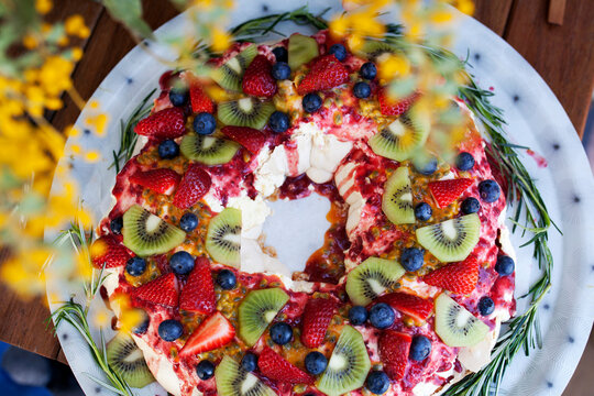 Colourful Christmas pavlova from above
