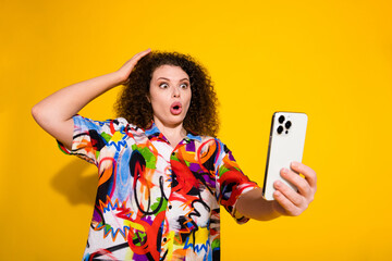 Photo portrait of attractive young woman hold device shocked dressed stylish colorful print clothes...