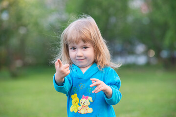 portrait of a girl, blonde, child happy and laughing, Ukrainian girl, happiness, hairstyle, weeds, cereals, childhood, baby, kid,