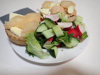 bread sandwich with cheese and vegetables