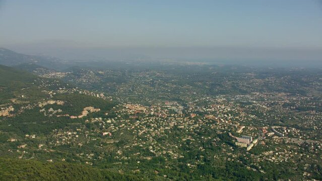 vue a&eacute;rienne drone de la ville de Grasse 