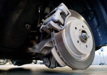 The brake disc and brake caliper are installed on the vehicle.