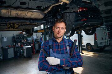 Employer in tire fitting preparing for transport repair