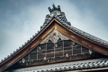 Fototapeta premium Japanese temple gable with cloudy sky