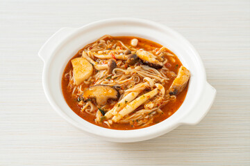 Stir-fried Spicy Mushroom with Tom Yum Soup
