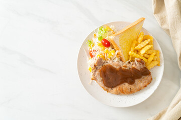 pork steak with black peppers gravy sauce