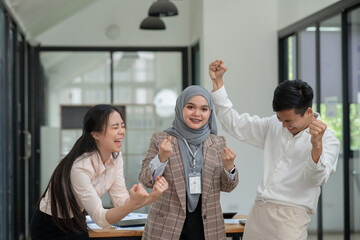 Obraz premium Asia business meeting consultations of business people in the company's meeting room. 