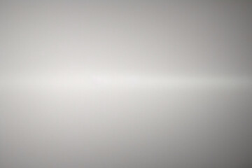 Abstrakter Hintergrund für Tapete, Muster und Etikett auf der Website. Helle silberne Metallstruktur oder glänzender metallischer Farbverlauf. Leerer weißer und grauer Hintergrund.
