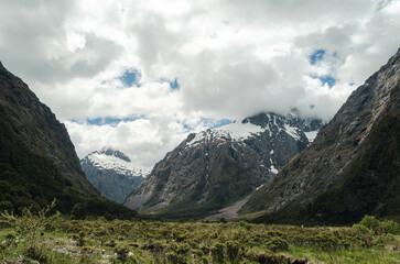 Fototapeta premium landscape with snow capped peak and cloudy sky, New Zealand