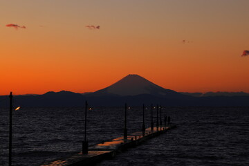Fototapeta premium 岡本桟橋（原岡桟橋）からの富士夕景