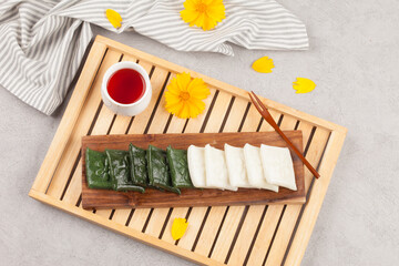  Rice cake made by pressing with rice cake meat into a square or round shape. It can also be made...