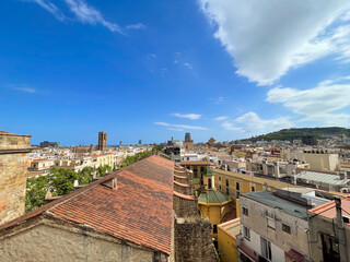 Blick auf die Altstadt und das Viertel El Raval in Barcelona, Spanien