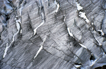 Interessante Strukturen im Eis des Übertalferner Nähe Müllerhütte - Tour 2002 - Stubaier Alpen,...