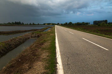 Strada di Campagna a Casaleggio in Piemonte