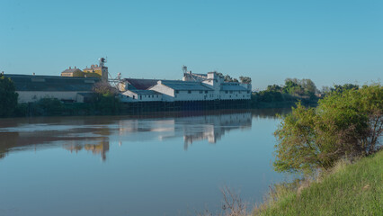 Fototapeta premium Isleton Riverside Grain Elevator by the Sacramento River