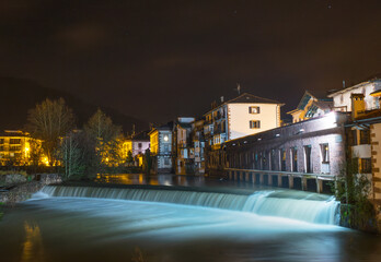 Obraz premium village of Elizondo, nestled in the Baztan valley and caressed by the waters of the Bidasoa river