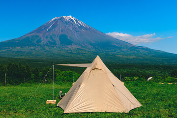 キャンプ場から見る富士山