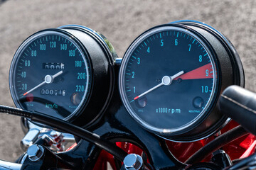 compteur et compte tours moto