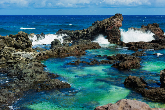 Tidepools and rocky coast at Ho&rsquo;okipa Beach Park, Maui