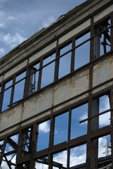 Tenemos un tipo de arquitectura que va desde el estilo colonial hasta el mas moderno y tambien el mas pobre.