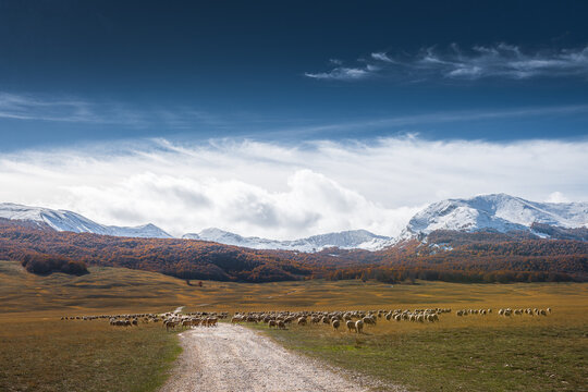 la prima neve stagionale nel parco sirente velino, da campo felice alla parete nord del monte sirente