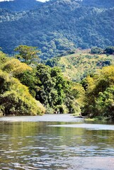 El denominador comun de la region es el agua,desde unas playas de colores esmeralda hasta los numerosos rios de agua dulce.
