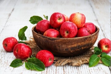 Eine Holzschüssel mit Äpfeln
