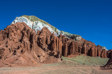 Fototapeta premium View of the beautiful Rainbow Valley (Valle del Arcoíris) at the Atacama Desert - Atacama, Chile